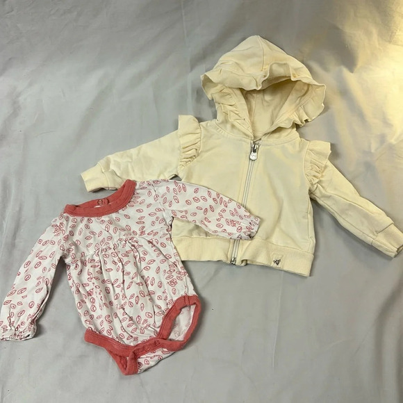 Burt's Bees Baby - Hoodie and long sleeve onesie. Newborn - Picture 1 of 8